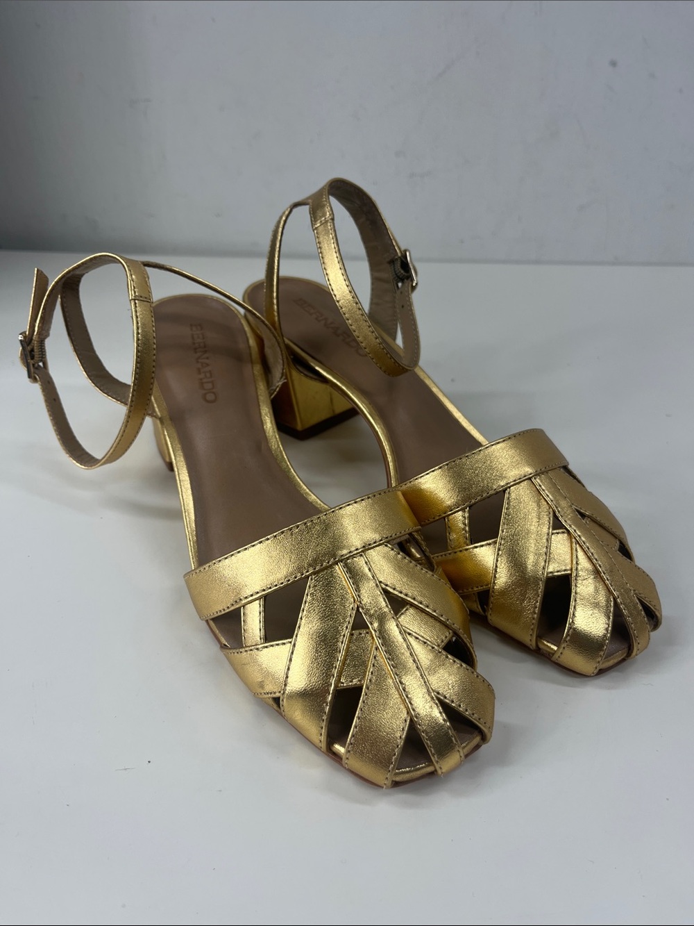 New Bernardo Atlas Sandal in Gold Leather Size 7.5